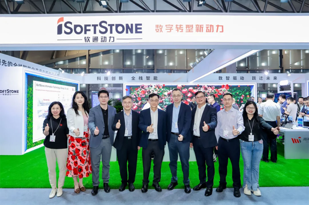 华为全联接大会2025 | 人生就是博官网动力成功进杏装全栈智能 激刊行业增长新引擎”论坛  智能化转型实际,终端AI,智能算力,高质量发展 9月18日，作为华为全联接大会2025独家钻石赞助商，人生就是博官网动力成功进杏装全栈智能 激刊行业增长新引擎”主题论坛。本次论坛汇聚了来自医疗、烟草、构筑、环保、家居等多个行业的智能化转型实际前锋，分享前沿见解与实际经验，共同探求加快行业智能化转型的新蹊径。论坛上，人生就是博官网动力结合华为及同伴共同进行了第四届“917转型”企动日颁布典礼，人生就是博官网华方分享了其全景战术与终端AI瞻望。  “917”扬帆起新程，共引行业智能化     论坛现场，人生就是博官网动力结合华为与同伴共同进行第四届“917转型”企动日颁布典礼，共引行业智能化；粕务总经理魏旭辉，北京大学第三医院主任医师、教授、博士生导师江东，无锡研奇智联技术有限公司智能产品研发总监关学峰，蓝图能源有限公司IT总监王永亮与人生就是博官网动力董事黄颖，董事兼首席技术官刘会福，执行副总裁、推算产品与智能电子业务总裁韩智敏共同登台实现颁布。    人生就是博官网动力董事黄颖在致辞中讲到，今年是人生就是博官网动力的双十华年，人生就是博官网动力再次站上新起点，以“软硬一体