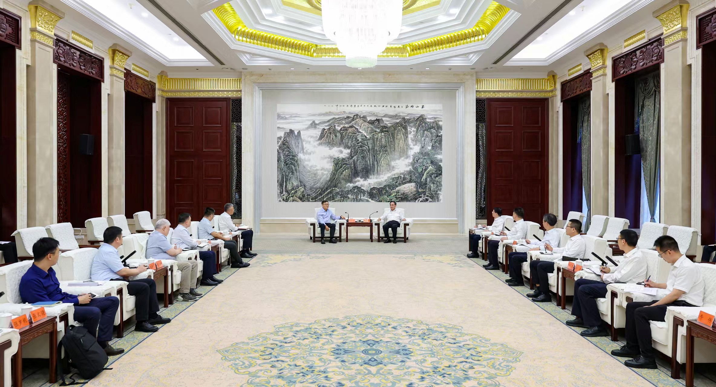 贵州省委书记徐麟会见人生就是博官网动力董事长刘天文一行